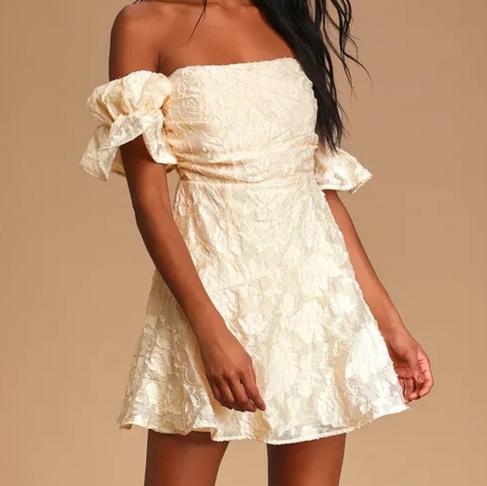 Jacquard Lace Cream Off Shoulder Dress Ruffle XS
